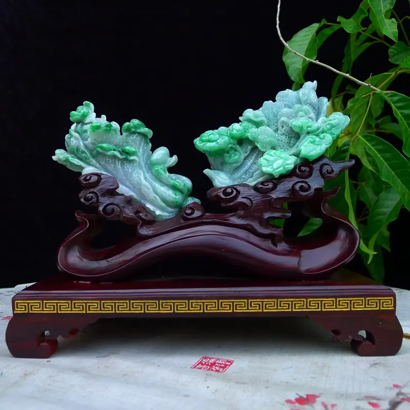 翡翠水润白底青阳绿如意吊坠 尺寸50*32*7mm 线条清晰