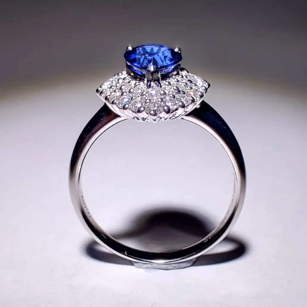 【戒指】18k金 蓝宝石 钻石 颜色纯正 切工精细 净度高重量:4.