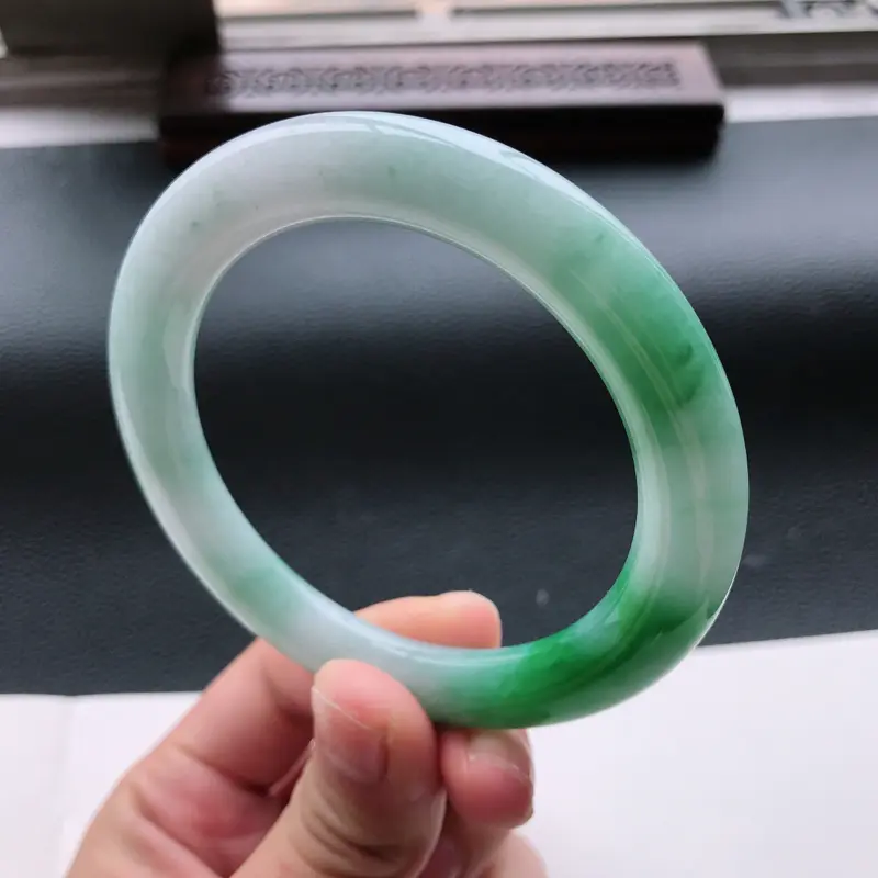 2*10.1*7.7mm,玉质细腻,种水好,底色好,上手效