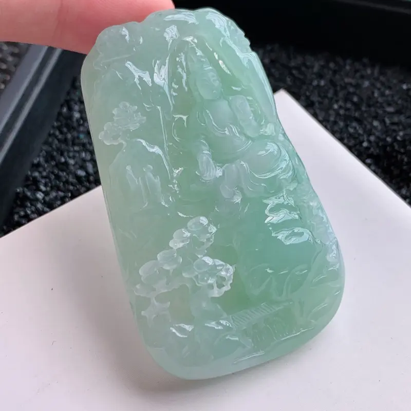 缅甸天然翡翠a货 清新精雕山水观音吊坠 克重91.