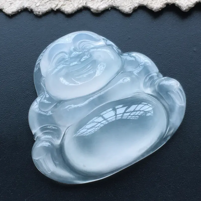 自然光实拍,缅甸a货翡翠,冰种佛公,种好通透,水润玉质细腻,工艺佳