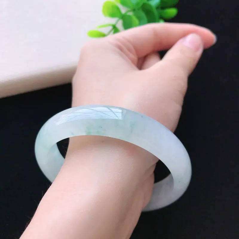 正圈:57.5.天然翡翠a货.老坑冰糯种飘绿花手镯.