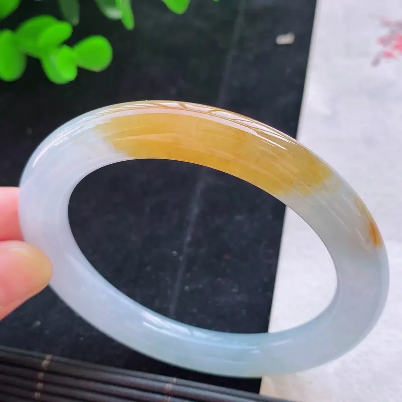 翡翠手镯圈口56.4,天然a货翡翠飘花手镯,种水好,灵动飘花