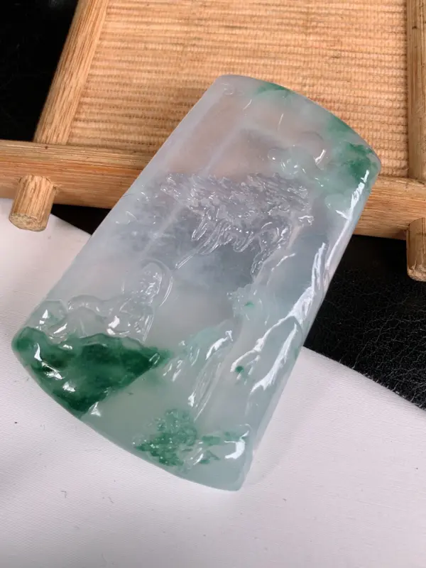 老坑冰飘花山水观音菩萨翡翠挂件,厚装大件,冰透亮泽,起莹起胶,雕琢