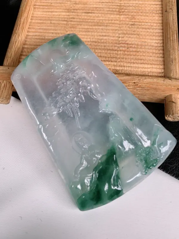 老坑冰飘花山水观音菩萨翡翠挂件,厚装大件,冰透亮泽,起莹起胶,雕琢