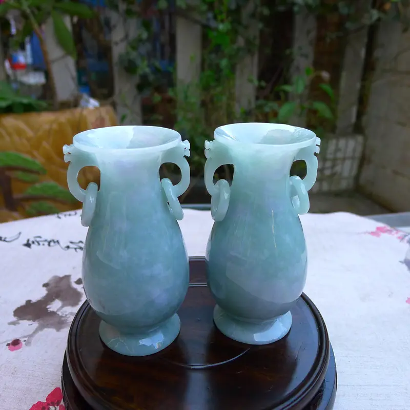 【(富贵平安) 《平平安安》缕空糯种翡翠小对瓶,宝贝同出一料子,质地细腻莹润,底子干净;浅浅绿底色好,整体完美,线条流畅自然,并有活环相扣,十分具有收藏价值! 单瓶约尺寸90*48mm】图10