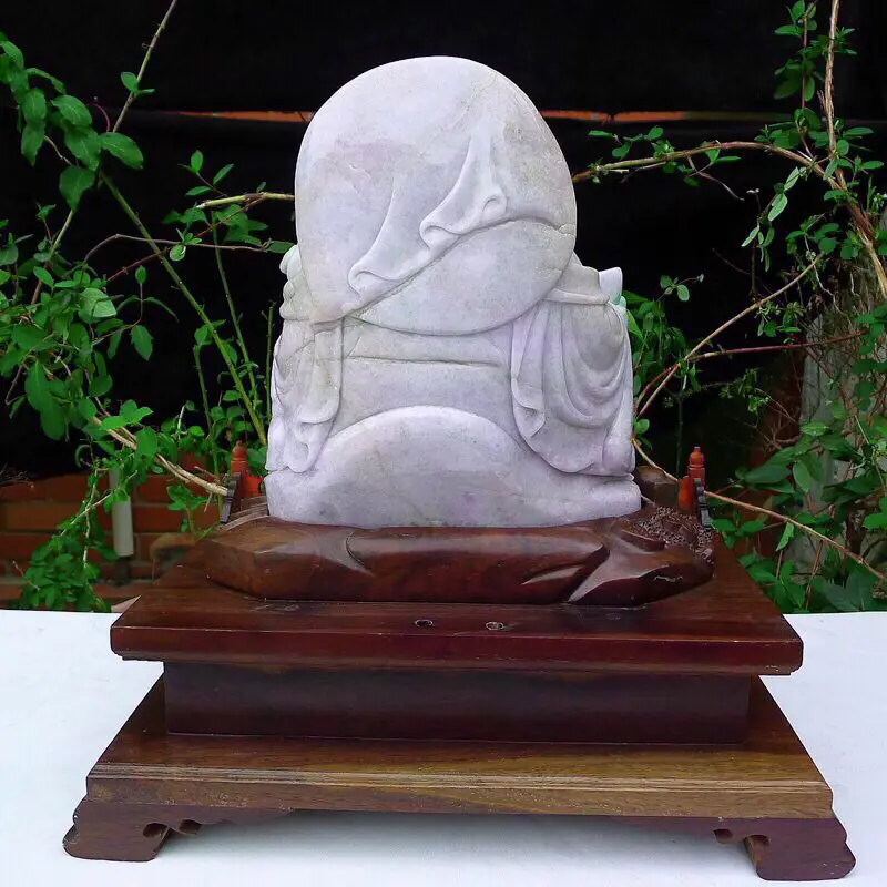 【大摆件紫罗兰底色飘绿 大件厚重,雕工精湛,左托如意,右托元宝。大佛公摆件 笑容满面。裸石尺寸260*210*90mm 连檀木座470*410*270mm,裸石约13斤###】图7