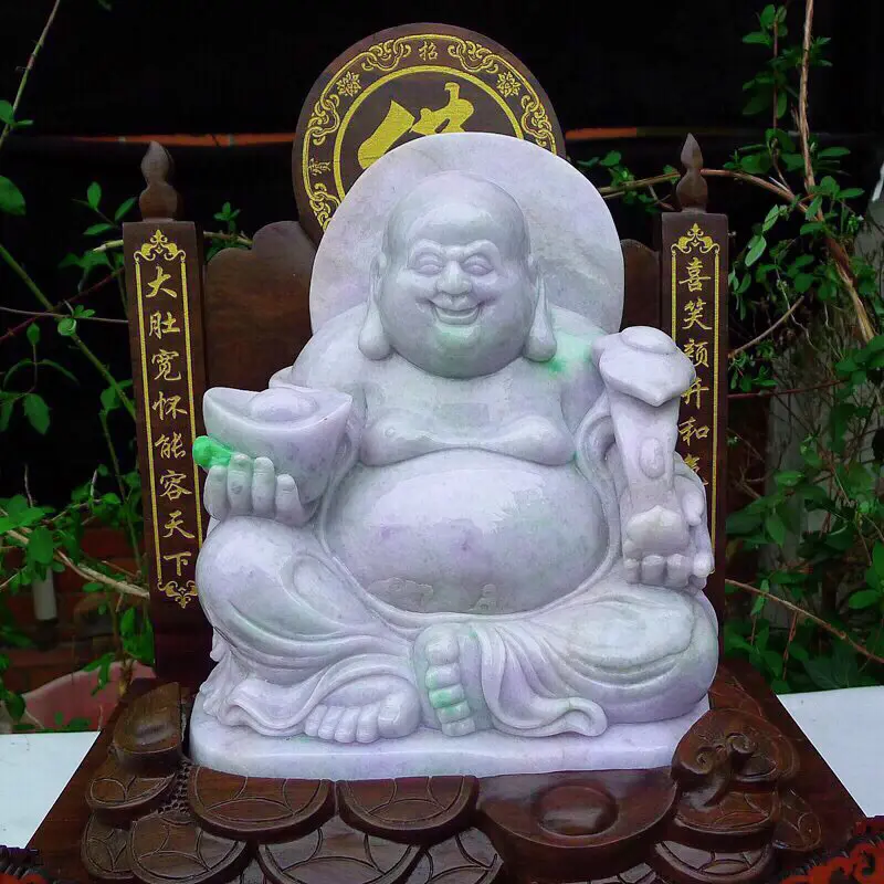 【大摆件紫罗兰底色飘绿 大件厚重,雕工精湛,左托如意,右托元宝。大佛公摆件 笑容满面。裸石尺寸260*210*90mm 连檀木座470*410*270mm,裸石约13斤###】图2