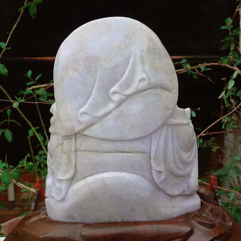 【大摆件紫罗兰底色飘绿 大件厚重,雕工精湛,左托如意,右托元宝。大佛公摆件 笑容满面。裸石尺寸260*210*90mm 连檀木座470*410*270mm,裸石约13斤###】图8