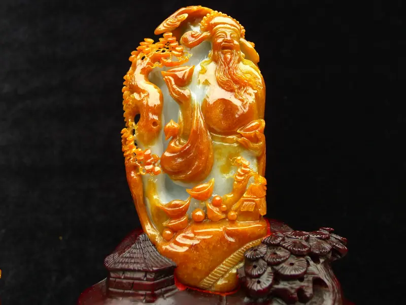 【(三星拱照)翡翠红黄翡双彩原石精品高档福禄寿三星高照 摆件 取中间禄星尺寸120*60*23mm 连高档檀木座尺寸310*445*125mm 精品红翡摆件,雕工精湛,寓意吉祥生活红红火火,收藏精品,送礼超赞。玉石重0.9公斤 赠送玉雕师收藏证书】图4