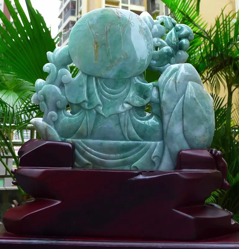 【超大尊 莲花观音摆件 缅甸天然翡翠A货 精美 飘花 阳绿 莲花观音摆件 手持如意观音摆件 雕刻精美线条流畅 种水好 搭配精美高档檀木底座 尺寸520.400.190裸石尺寸280.330.70裸石重量16.80斤 赞 大尊 工艺精湛 水头足】图7