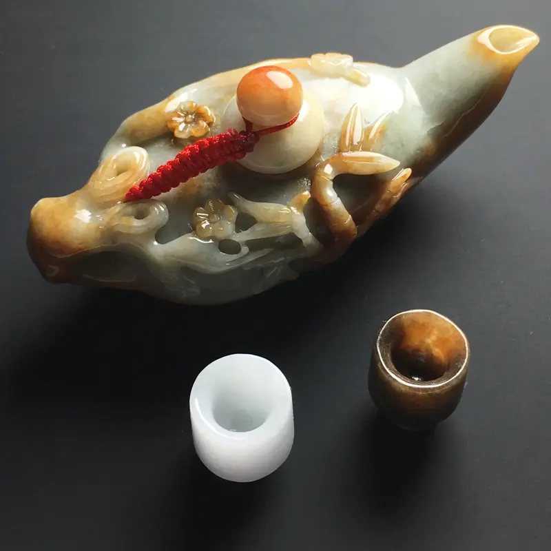 【【黄翡茶壶精美摆件】茶壶尺寸94-35-44毫米 茶杯尺寸19-16毫米】图1
