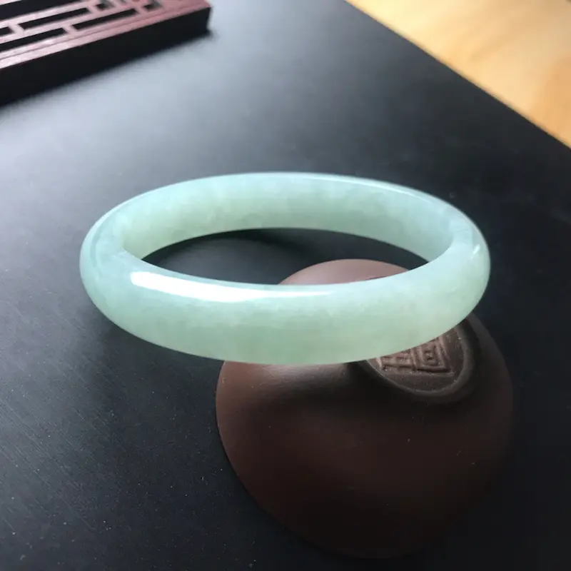 【天然翡翠A货 完美无纹无裂 细豆种满圈豆色贵妃手镯 玉质莹润光泽 上手显色度好 (下单前请先咨询)】图3