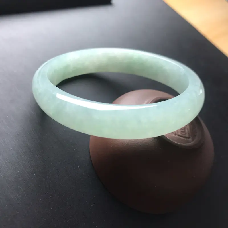 【天然翡翠A货 完美无纹无裂 细豆种满圈豆色贵妃手镯 玉质莹润光泽 上手显色度好 (下单前请先咨询)】图1