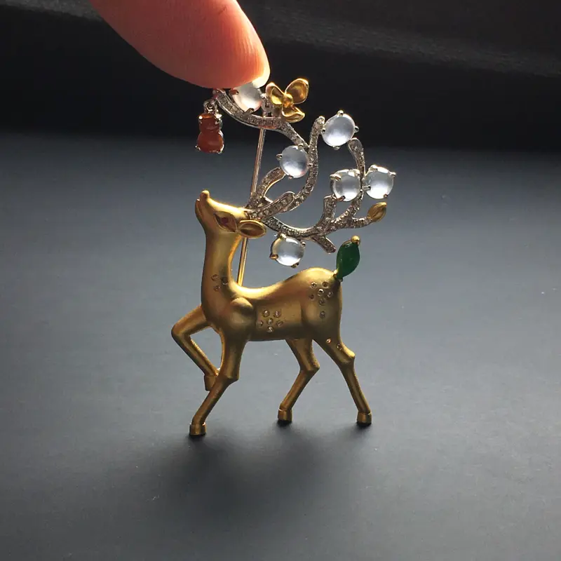 【【冰种精美梅花鹿胸针】18K真金真钻镶嵌 款式精美 色泽艳丽 尺寸50-28-5.5毫米】图8