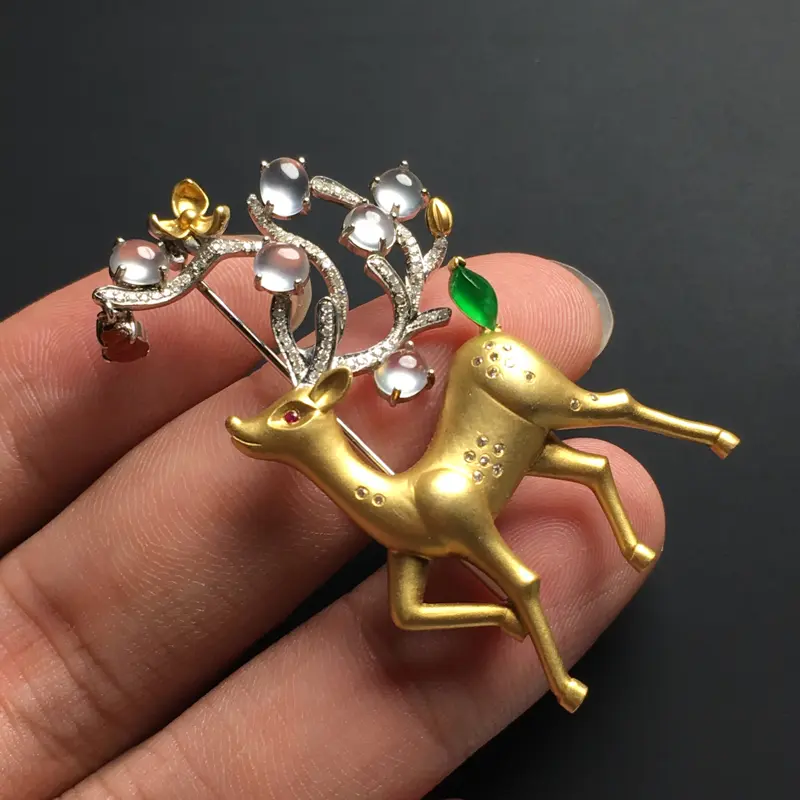 【【冰种精美梅花鹿胸针】18K真金真钻镶嵌 款式精美 色泽艳丽 尺寸50-28-5.5毫米】图4