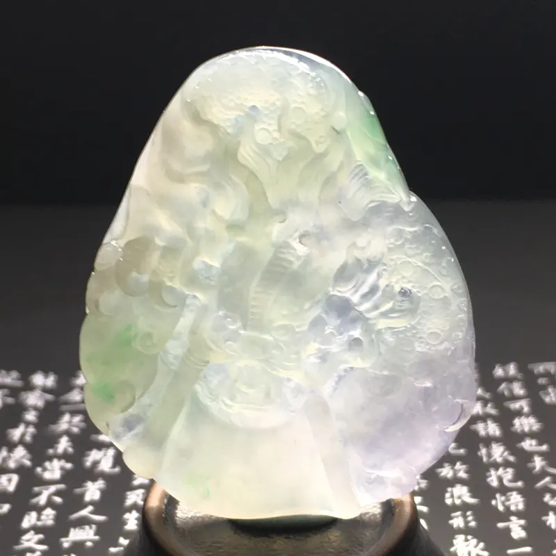 【冰糯种春带彩龙行天下吊坠 尺寸59.2-47.2-6.8毫米 水润通透 质地细腻 雕工精湛】图9