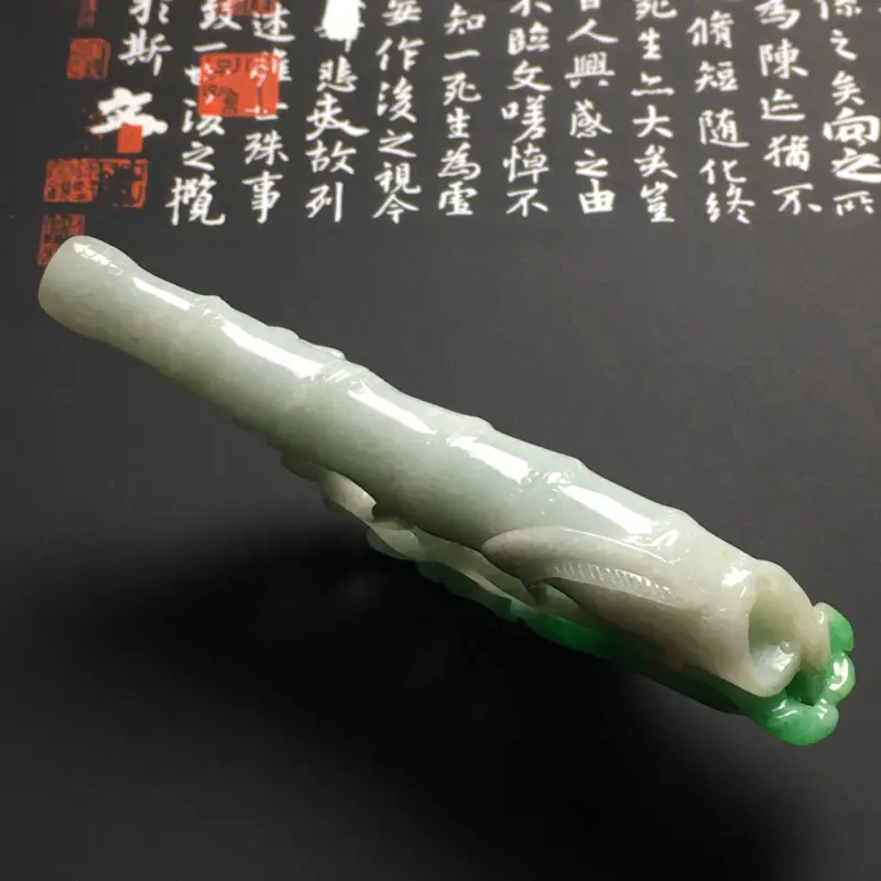 【带色生意兴隆烟嘴 尺寸89.8-14.2-30.5毫米 翠色艳丽 质地细腻 雕工精湛】图4
