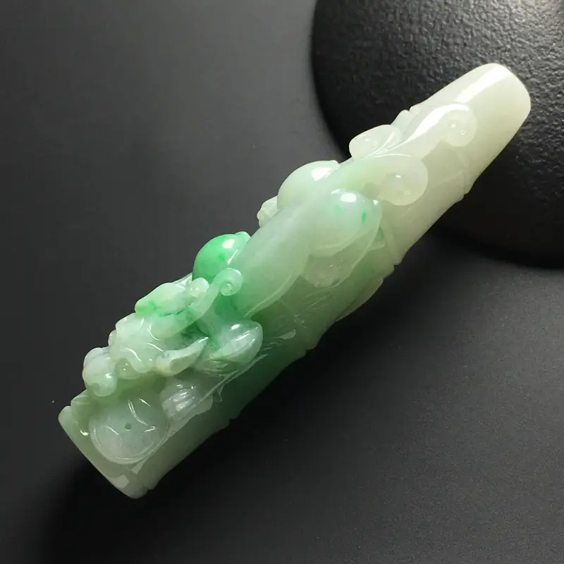 【【细糯种带色飞兽烟嘴】尺寸63-18-14毫米 玉质水润 色泽亮丽 雕工精美】图3