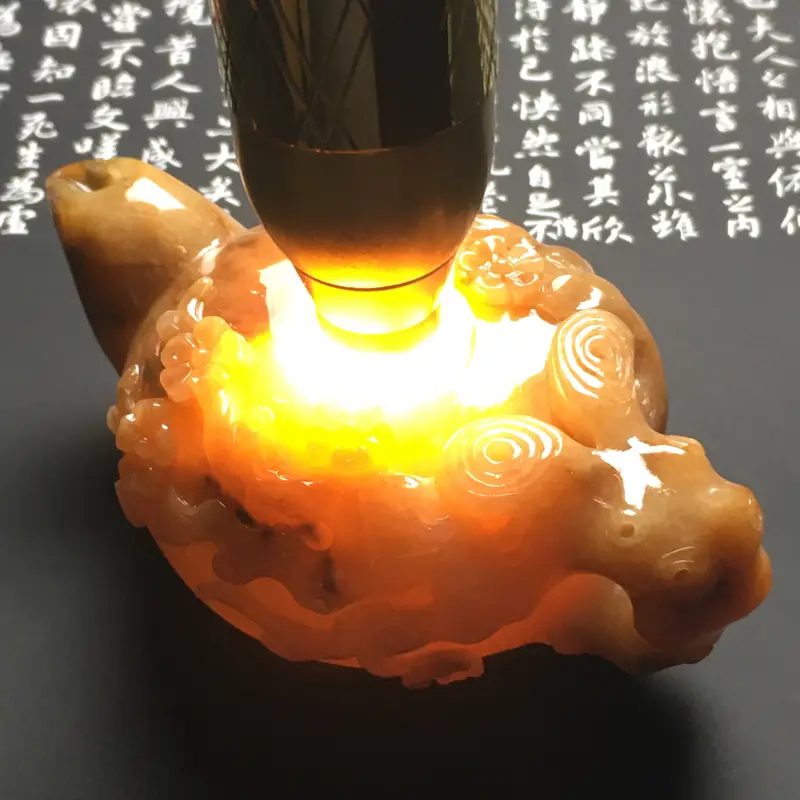 【黄翡喜上眉梢茶壶摆件 尺寸84.5-50.7-41.8毫米 色彩艳丽 雕工精湛】图8