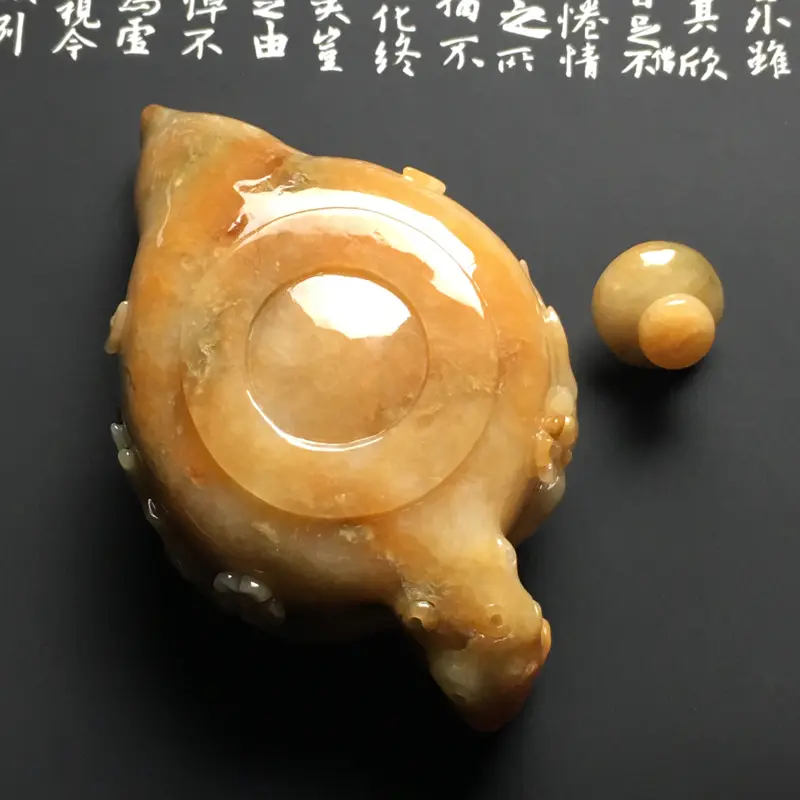 【黄翡喜上眉梢茶壶摆件 尺寸84.5-50.7-41.8毫米 色彩艳丽 雕工精湛】图4