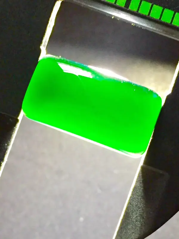 【墨翠【精品-马鞍】完美无裂纹,细腻干净,黑度极黑,性价比高,雕工精湛,打灯透绿】图1
