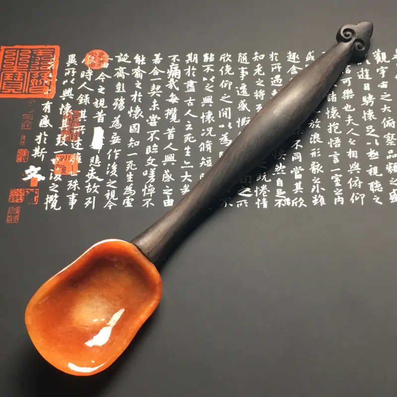 【红翡茶匙摆件 裸石尺寸54-38.7-13毫米 总长度207毫米 色彩艳丽 款式新颖】图1