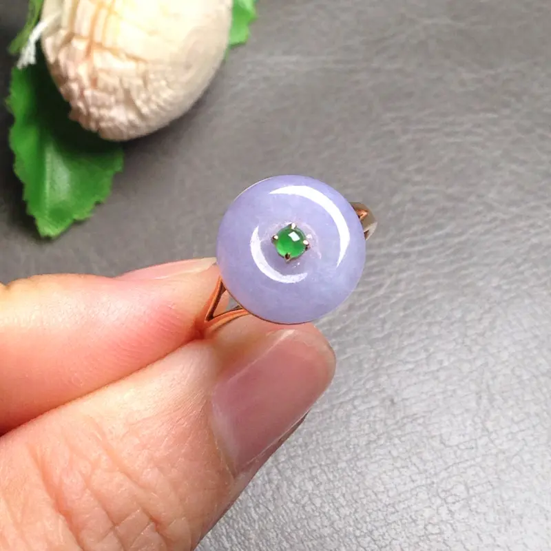 【紫罗兰平安扣戒指,裸石12.5*12.5*4.5 戒圈13 18k金镶嵌,料子细腻饱满,通透水润,色纯浓郁,淡雅梦幻,简约时尚】图4