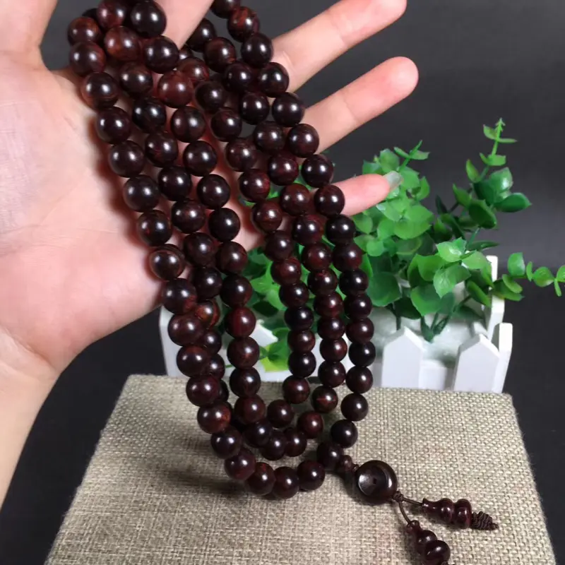【海南黄花梨紫油梨1.0*108粒,重60克!沉水!同料一串!集瘤疤花、水波纹、“三高”材质、高油!高紫!高密度!一流的材质。玻璃质感超强。收藏价值高!】图4