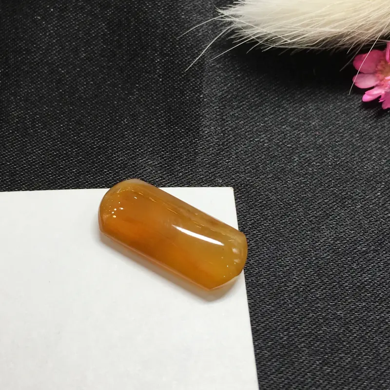 【天然红翡马鞍戒面,完美色阳,底庄细腻,镶嵌后效果更显档次,性价比高,推荐,尺寸18.2*8.2*4.5mm,重量1.38g】图5