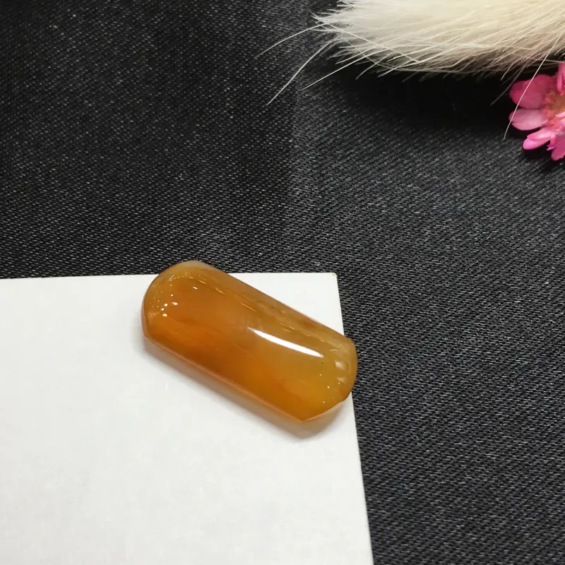 【天然红翡马鞍戒面,完美色阳,底庄细腻,镶嵌后效果更显档次,性价比高,推荐,尺寸18.2*8.2*4.5mm,重量1.38g】图1