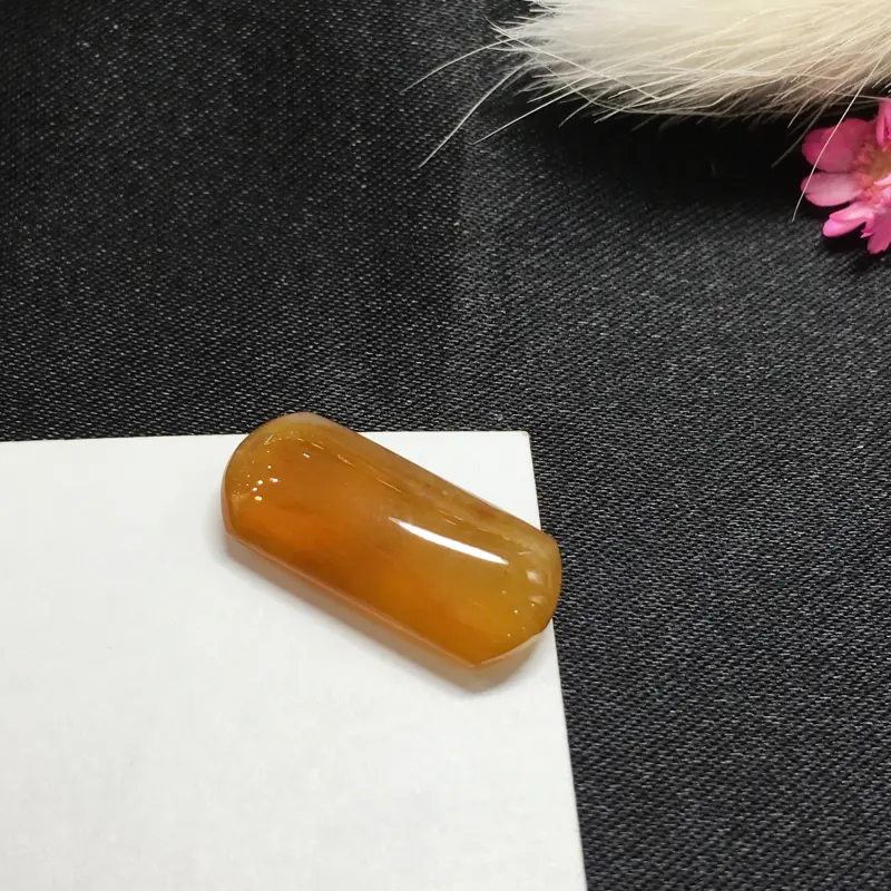 【天然红翡马鞍戒面,完美色阳,底庄细腻,镶嵌后效果更显档次,性价比高,推荐,尺寸18.2*8.2*4.5mm,重量1.38g】图2