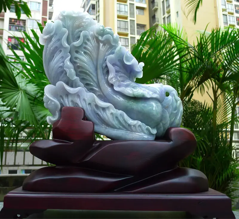 【大件精雕白菜摆件 缅甸天然翡翠a货 精美 春带彩 八方来财 财源广进 升官发财 白菜摆件 雕刻精美线条流畅 搭配精美高档檀木底座 尺寸 410.390.170裸石尺寸360.240.110裸石重量17.22斤 赞 送礼佳品 安居乐业 招财进宝 工艺精湛 老坑水头足】图7