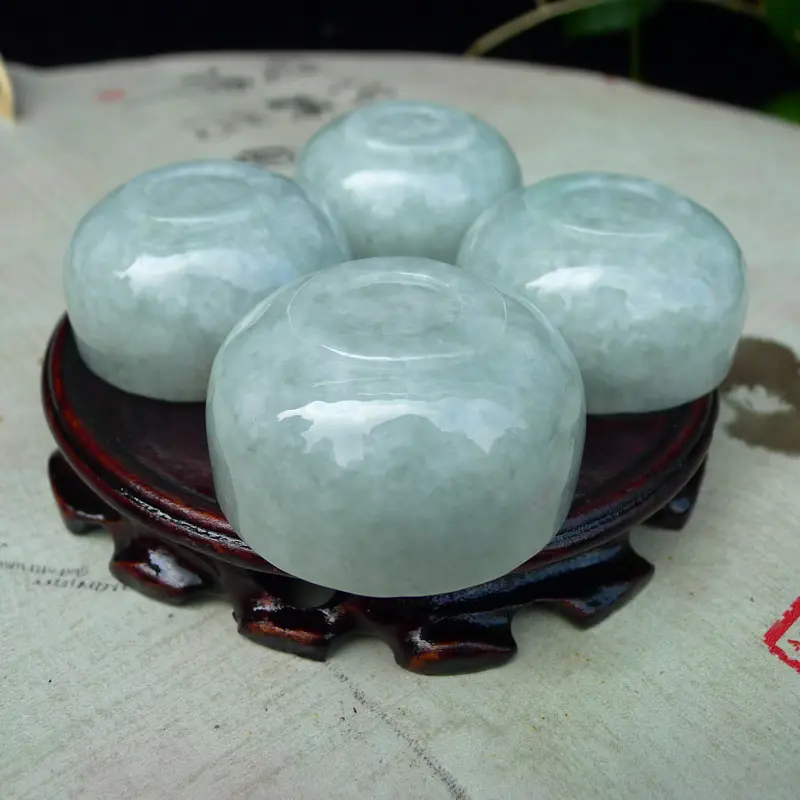 【翡翠浅绿水润厚装大气上档次大茶杯,酒杯,四件套 可以使用。单杯尺寸直径55*高度28,杯厚约3.8mm】图4