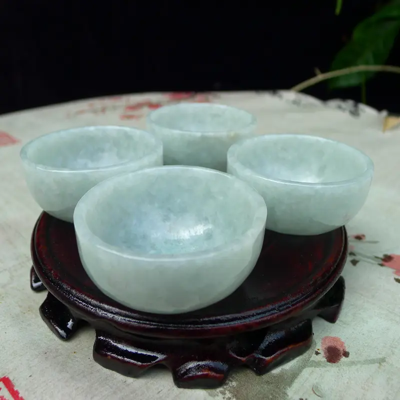【翡翠浅绿水润厚装大气上档次大茶杯,酒杯,四件套 可以使用。单杯尺寸直径55*高度28,杯厚约3.8mm】图1