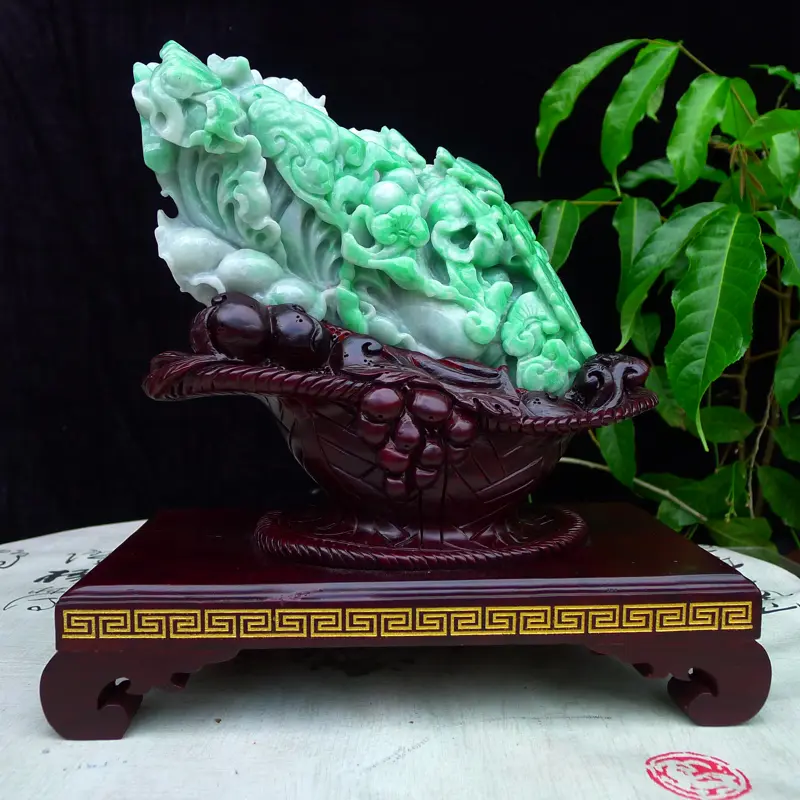 【(如意进财)翡翠精雕阳绿如意百财大摆件 裸石尺寸120*220*85mm 连精美檀木座尺寸260*260*125mm 玉石重2.11公斤】图4