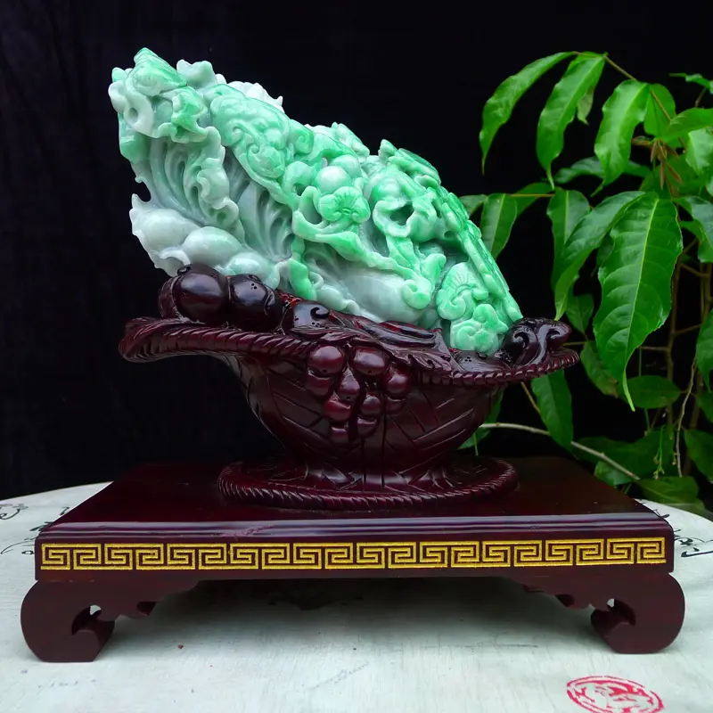 【(如意进财)翡翠精雕阳绿如意百财大摆件 裸石尺寸120*220*85mm 连精美檀木座尺寸260*260*125mm 玉石重2.11公斤】图3