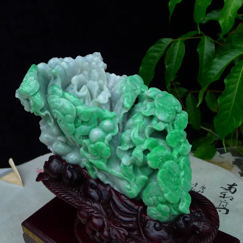 【(如意进财)翡翠精雕阳绿如意百财大摆件 裸石尺寸120*220*85mm 连精美檀木座尺寸260*260*125mm 玉石重2.11公斤】图10
