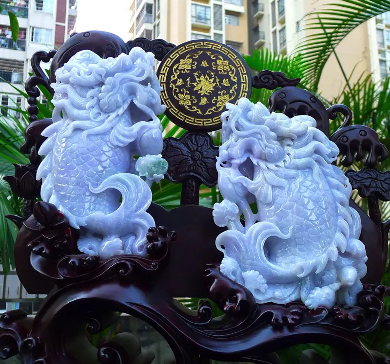 【超大件龙头鱼 缅甸天然翡翠A货 精美 老坑春带彩 龙头鱼 摆件 一跃成龙 飞黄腾达 独占鳌头 辉煌一生 雕刻精美线条流畅种水好 搭配精美高档檀木底座 送礼佳品尺寸500.470.140裸石尺寸270.160.50。270.160.50裸石重量11.54斤 送礼佳品 安居乐业 好事成双。】图5