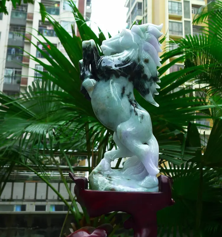 【马到功成 马摆件 缅甸天然翡翠A货 精美 飘花马到功成 马上发财 马摆件 雕刻精美线条流畅种水好 搭配精美高档檀木底座 尺寸 350.160.110裸石尺寸230.120.50裸石重2.52斤 送礼佳品赞】图6