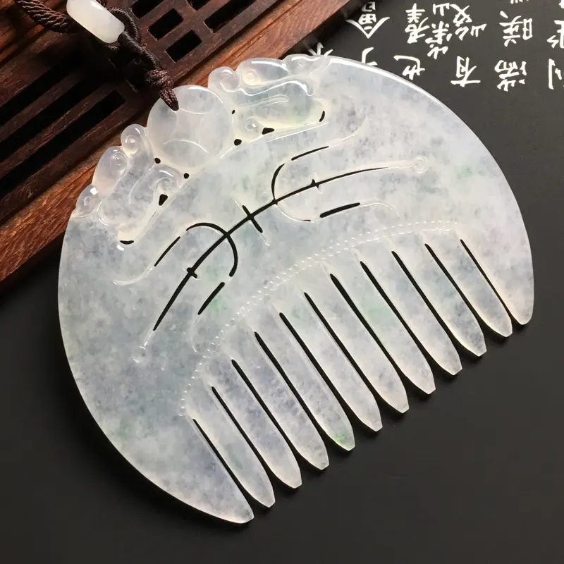 【糯化种飘翠一梳百顺小摆件 尺寸61-73-4毫米 水润通透 品相完美】图1