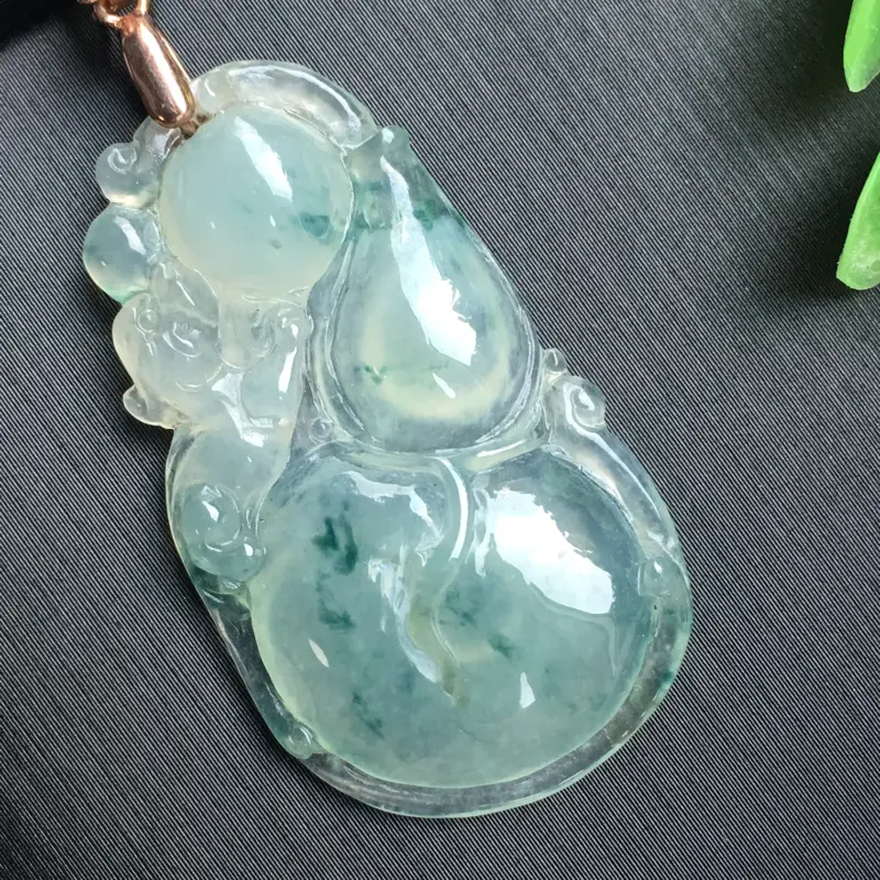 【推荐👍👍【冰飘蓝花猴抱葫芦】葫芦兽即福禄寿,寓意极好,精雕,水润冰透,种水很好,起强光起胶感,飘难得的正蓝花,品相佳,值得拥有,配银扣】图5