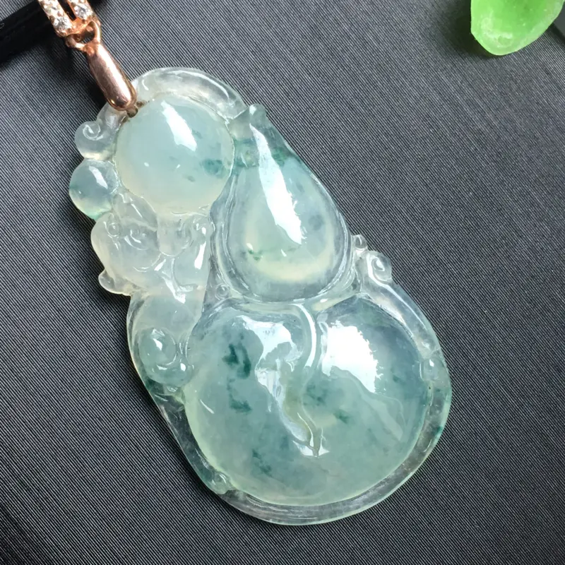 【推荐👍👍【冰飘蓝花猴抱葫芦】葫芦兽即福禄寿,寓意极好,精雕,水润冰透,种水很好,起强光起胶感,飘难得的正蓝花,品相佳,值得拥有,配银扣】图6
