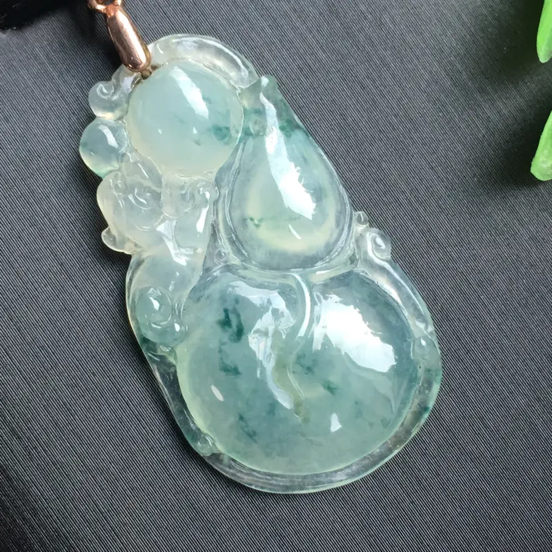 【推荐👍👍【冰飘蓝花猴抱葫芦】葫芦兽即福禄寿,寓意极好,精雕,水润冰透,种水很好,起强光起胶感,飘难得的正蓝花,品相佳,值得拥有,配银扣】图4