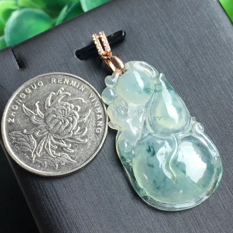 【推荐👍👍【冰飘蓝花猴抱葫芦】葫芦兽即福禄寿,寓意极好,精雕,水润冰透,种水很好,起强光起胶感,飘难得的正蓝花,品相佳,值得拥有,配银扣】图9