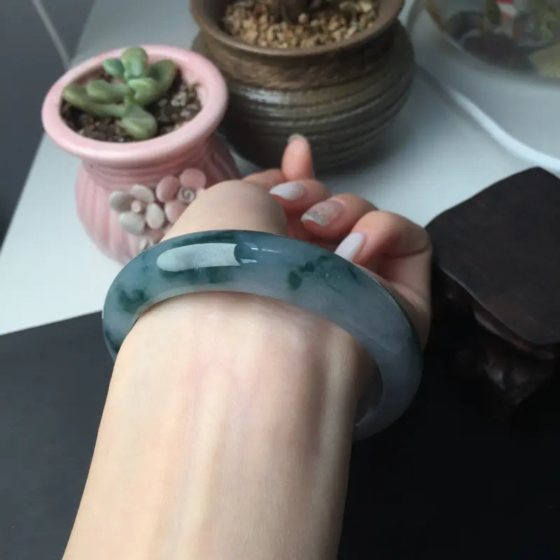 【天然翡翠A货 完美无纹裂 细腻糯化种飘深蓝花 底子干净 飘花浓郁 上手非常漂亮(下单前请先咨询)###】图6
