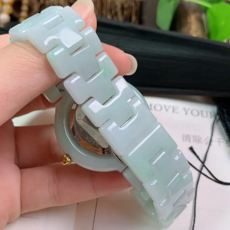 【天然翡翠A货-满色瑞士进口翡翠手表_种好,玉质细腻,水头饱满,形体漂亮,水润精致,上手效果佳,尺寸38.5*8.8mm】图5