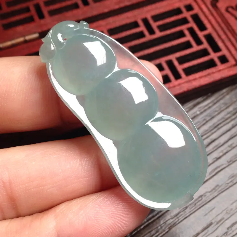 【老坑蓝底大福豆吊坠,裸石47*20.5*10 老坑种水,通透冰莹,清润水足,大气厚实饱满,胶润十足,种色相融,淡雅恬静】图8