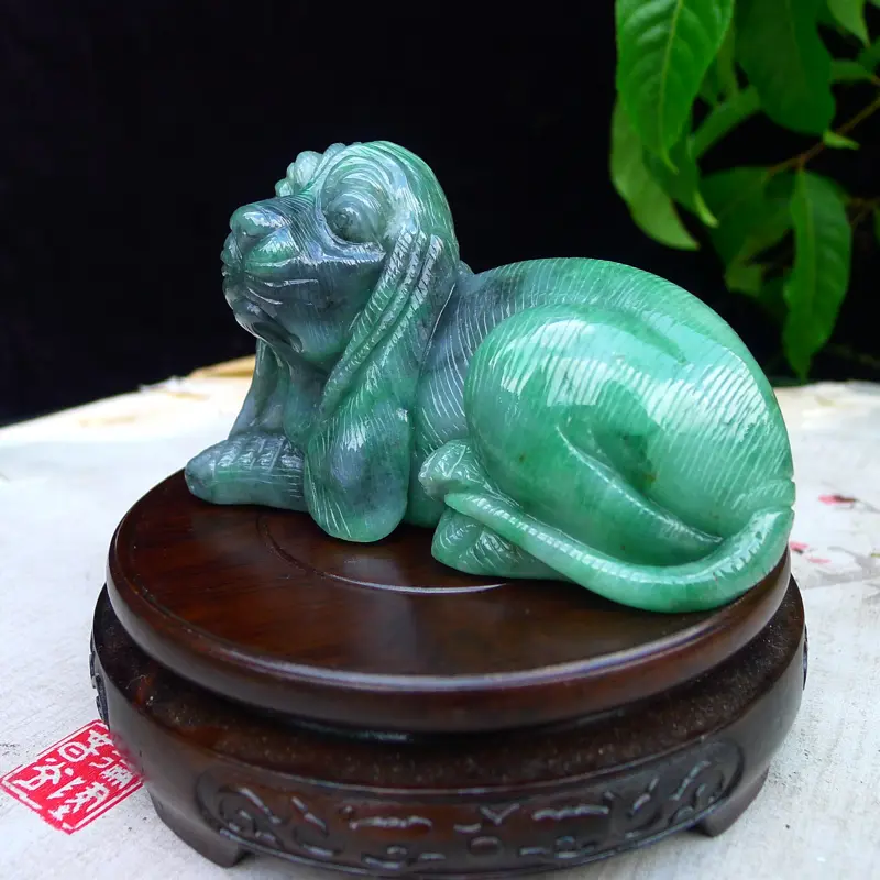 【翡翠水润飘绿俏色巧雕特色旺财小摆件 生肖狗 尺寸120*75*50mm】图8