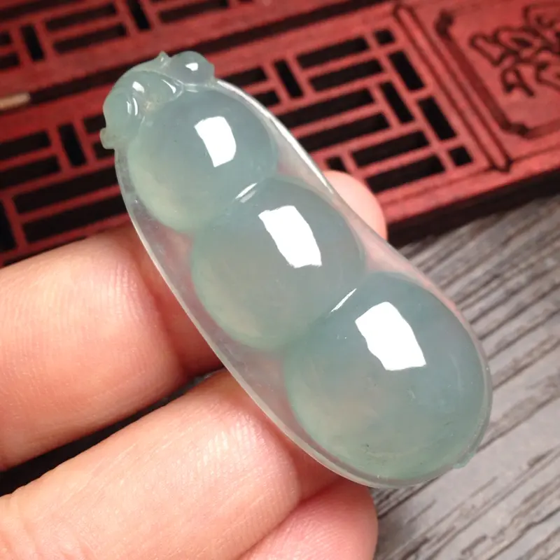 【老坑蓝底大福豆吊坠,裸石47*20.5*10 老坑种水,通透冰莹,清润水足,大气厚实饱满,胶润十足,种色相融,淡雅恬静】图5